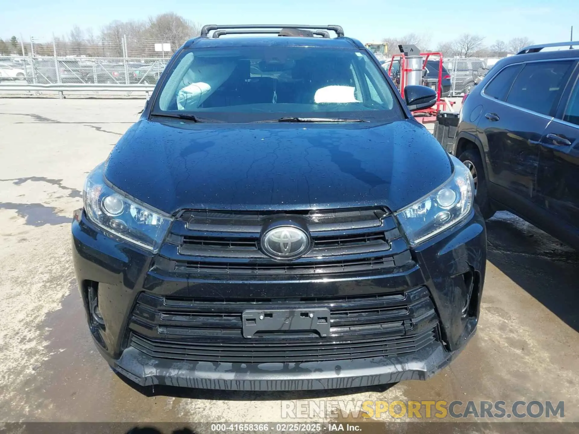 12 Photograph of a damaged car 5TDJZRFH1KS970824 TOYOTA HIGHLANDER 2019