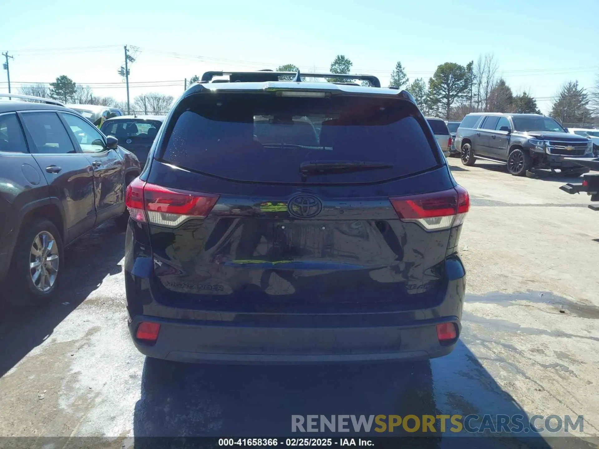 16 Photograph of a damaged car 5TDJZRFH1KS970824 TOYOTA HIGHLANDER 2019
