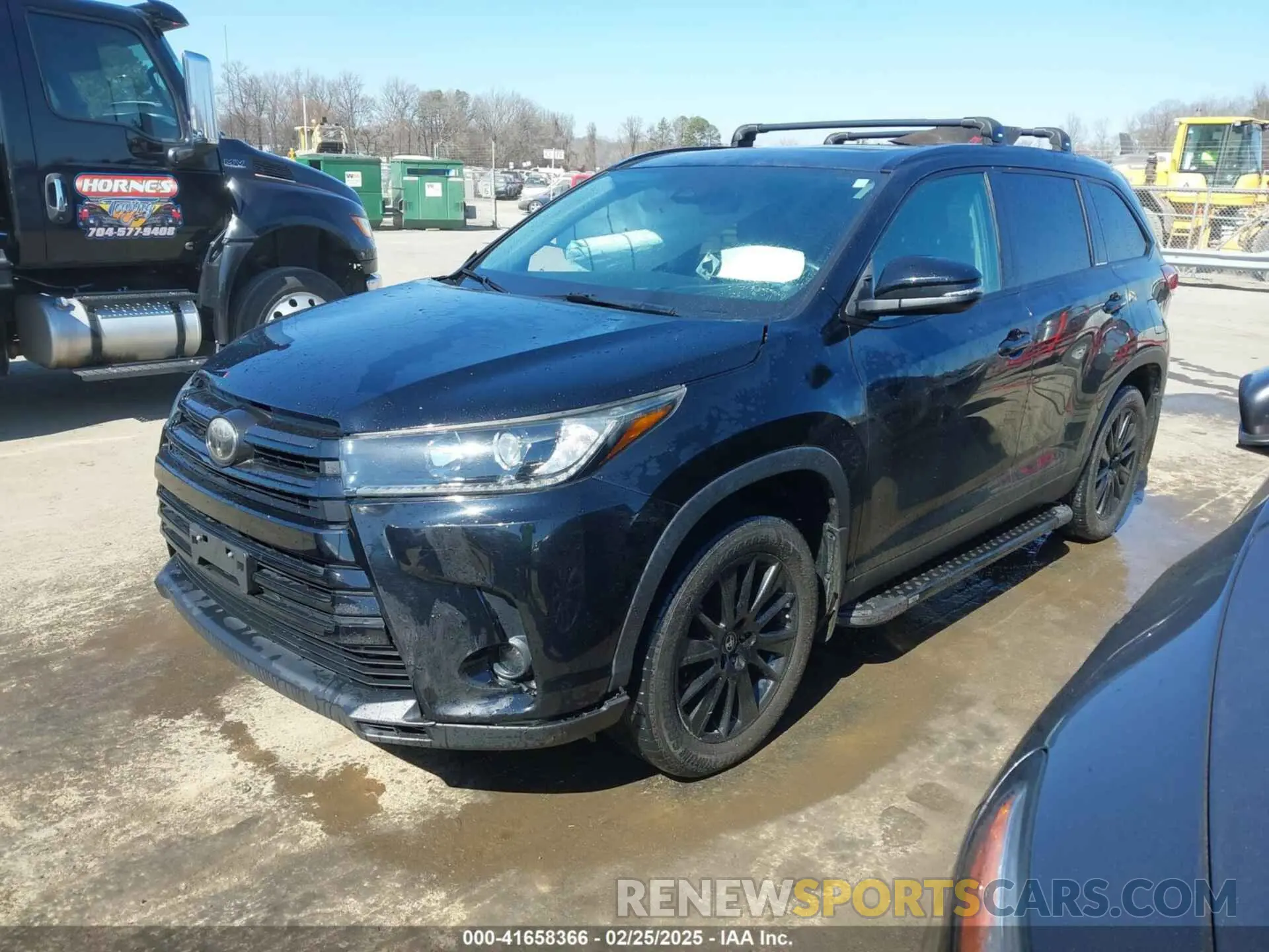2 Photograph of a damaged car 5TDJZRFH1KS970824 TOYOTA HIGHLANDER 2019