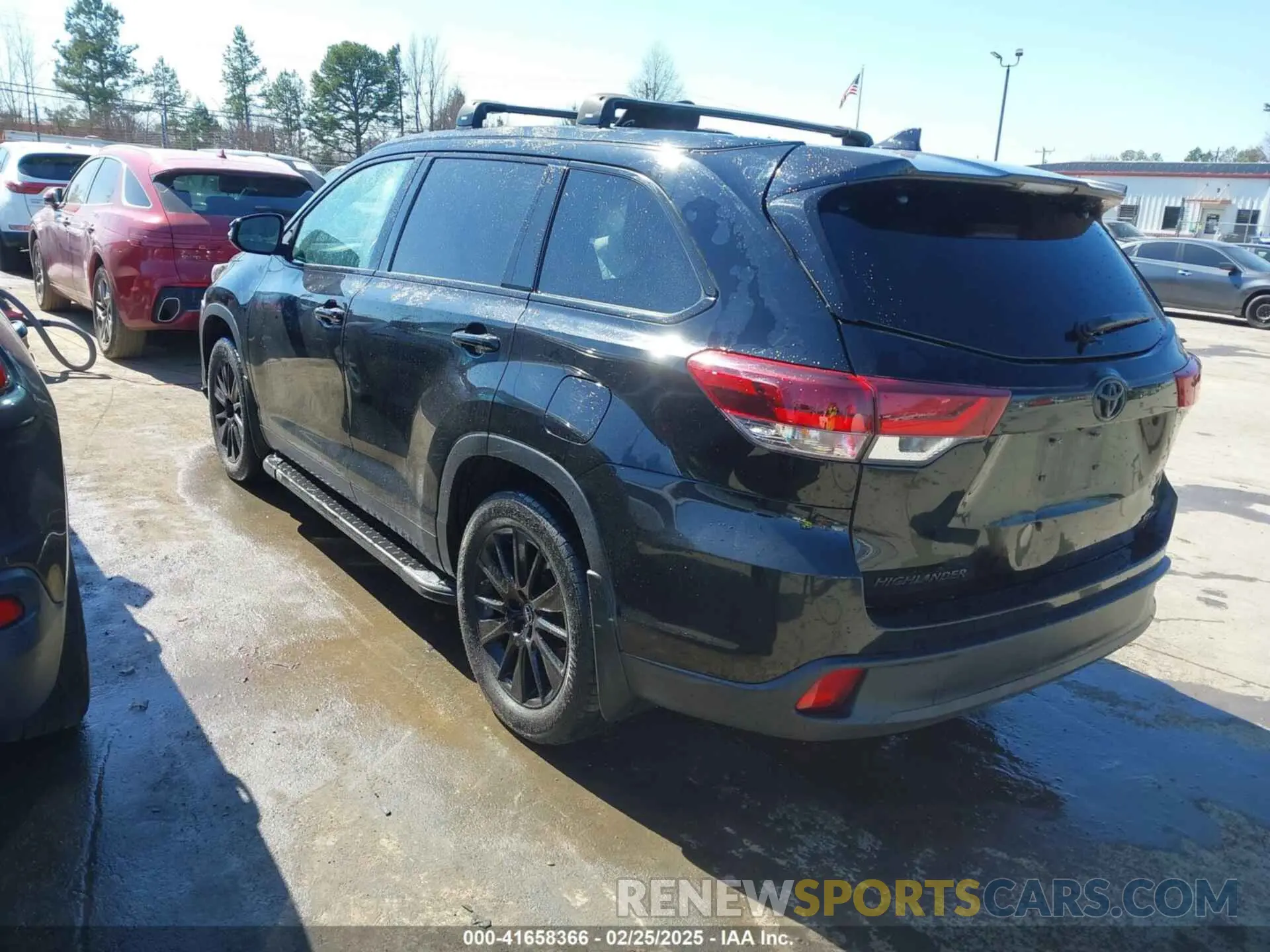 3 Photograph of a damaged car 5TDJZRFH1KS970824 TOYOTA HIGHLANDER 2019
