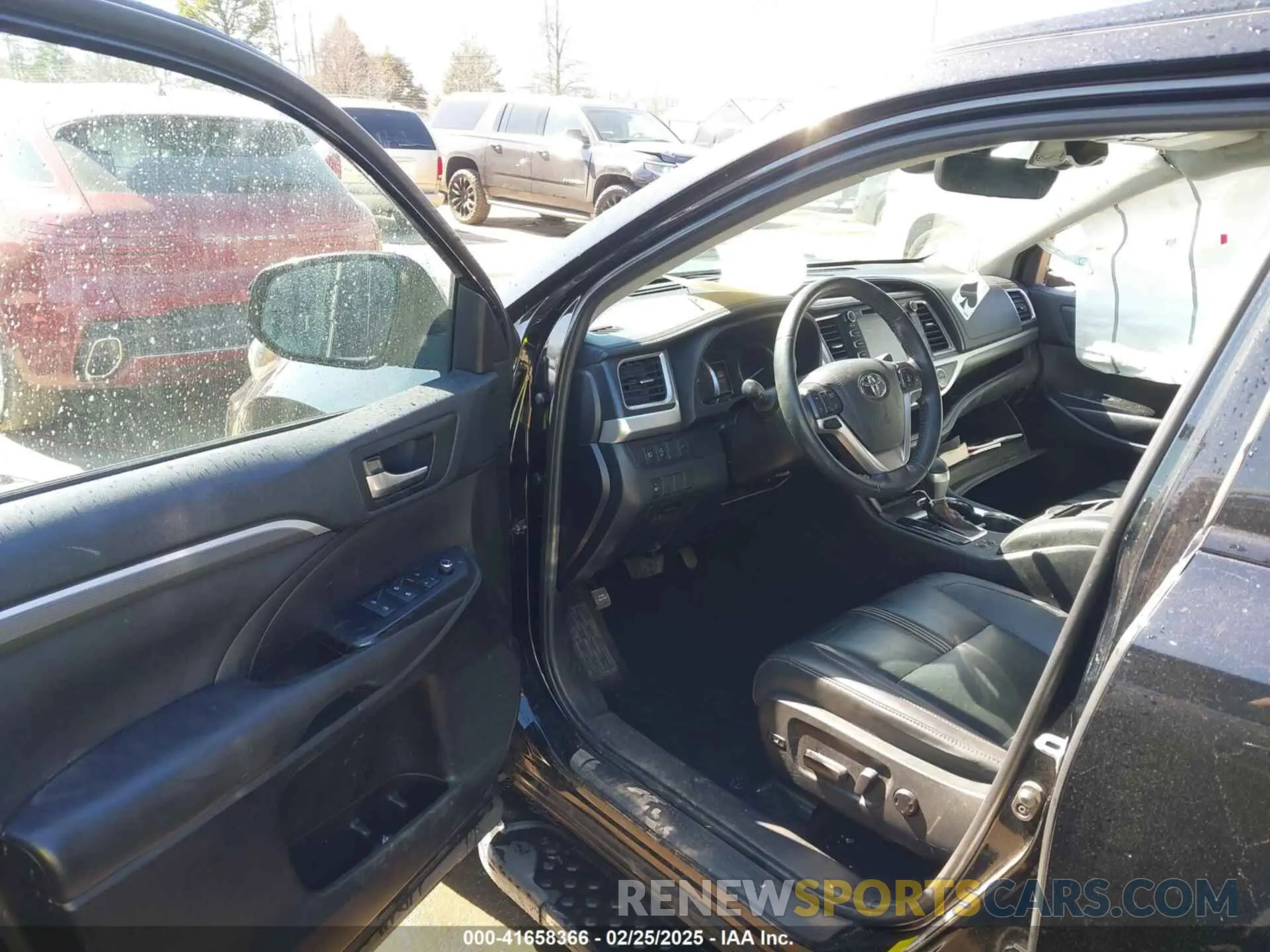 5 Photograph of a damaged car 5TDJZRFH1KS970824 TOYOTA HIGHLANDER 2019