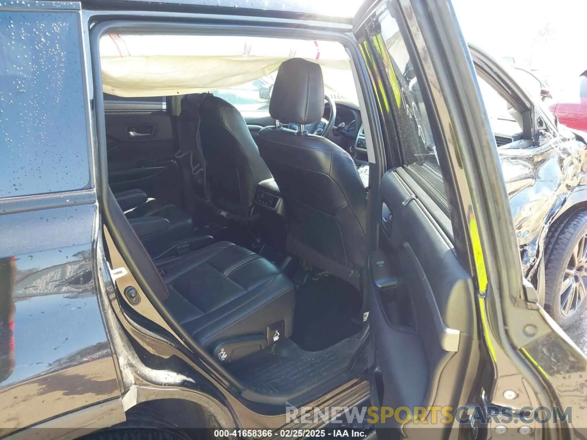 8 Photograph of a damaged car 5TDJZRFH1KS970824 TOYOTA HIGHLANDER 2019