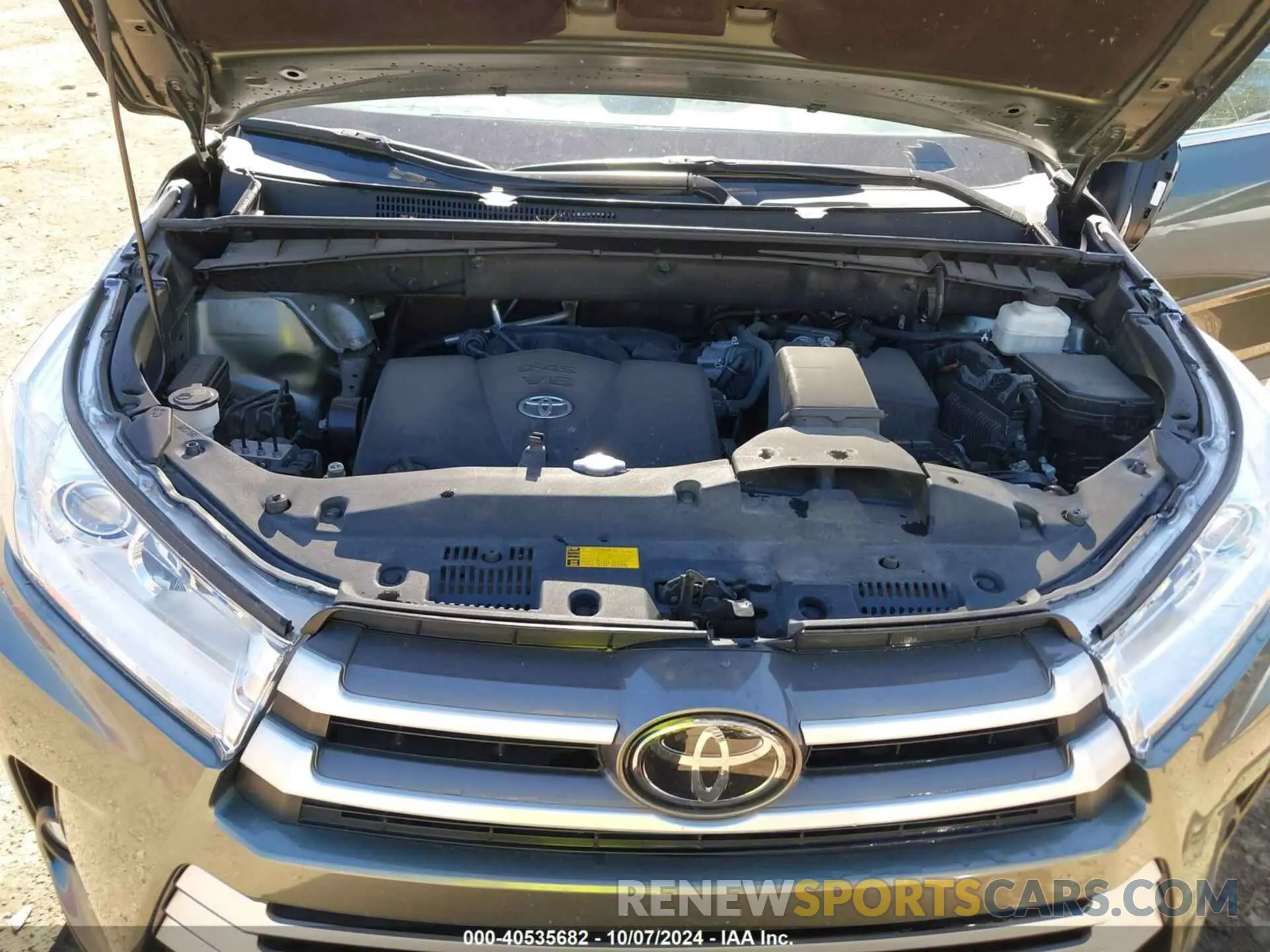 10 Photograph of a damaged car 5TDJZRFH1KS971956 TOYOTA HIGHLANDER 2019