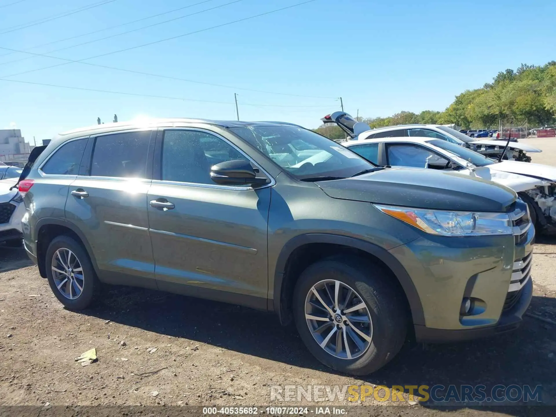 13 Photograph of a damaged car 5TDJZRFH1KS971956 TOYOTA HIGHLANDER 2019