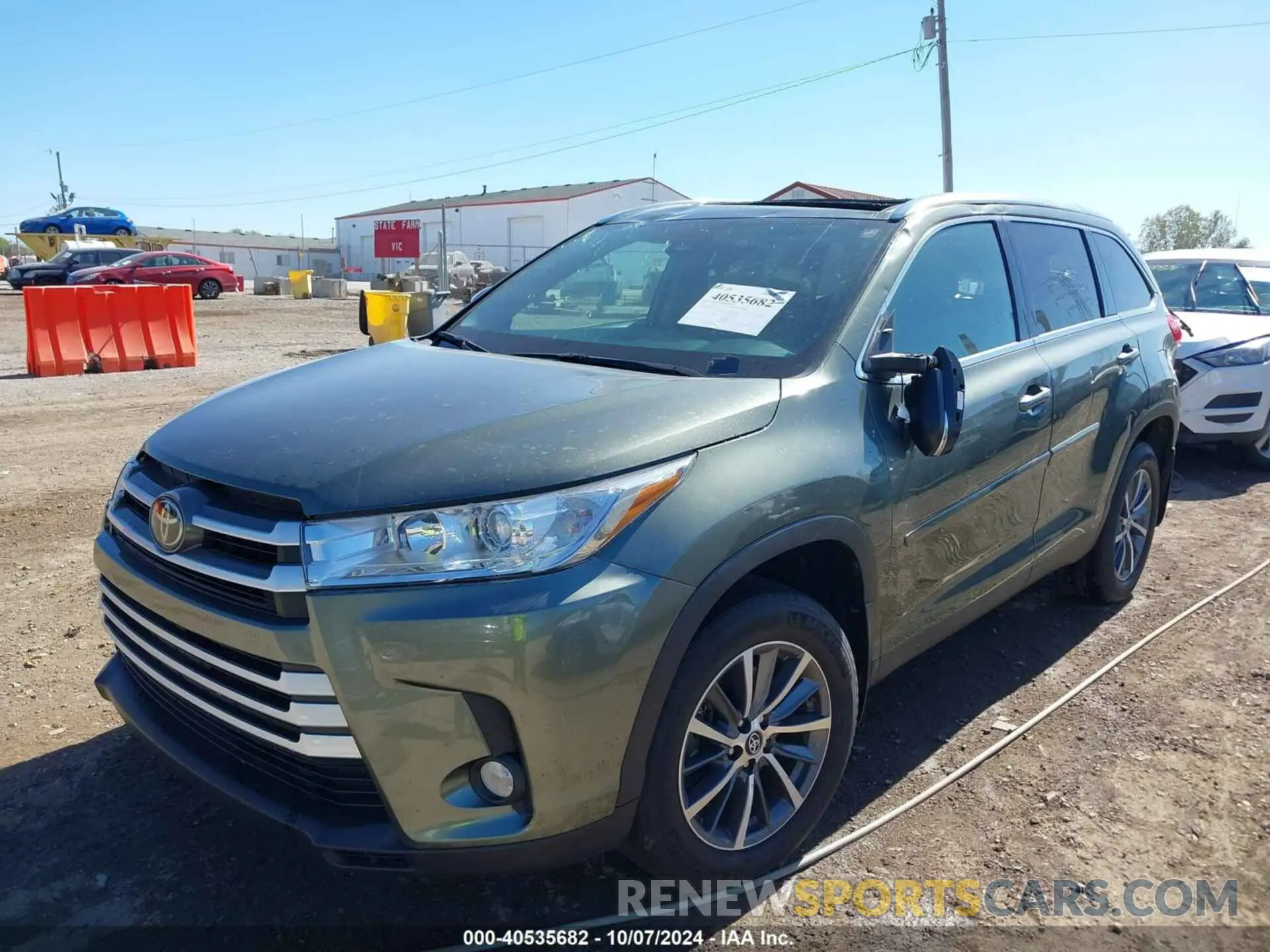 2 Photograph of a damaged car 5TDJZRFH1KS971956 TOYOTA HIGHLANDER 2019