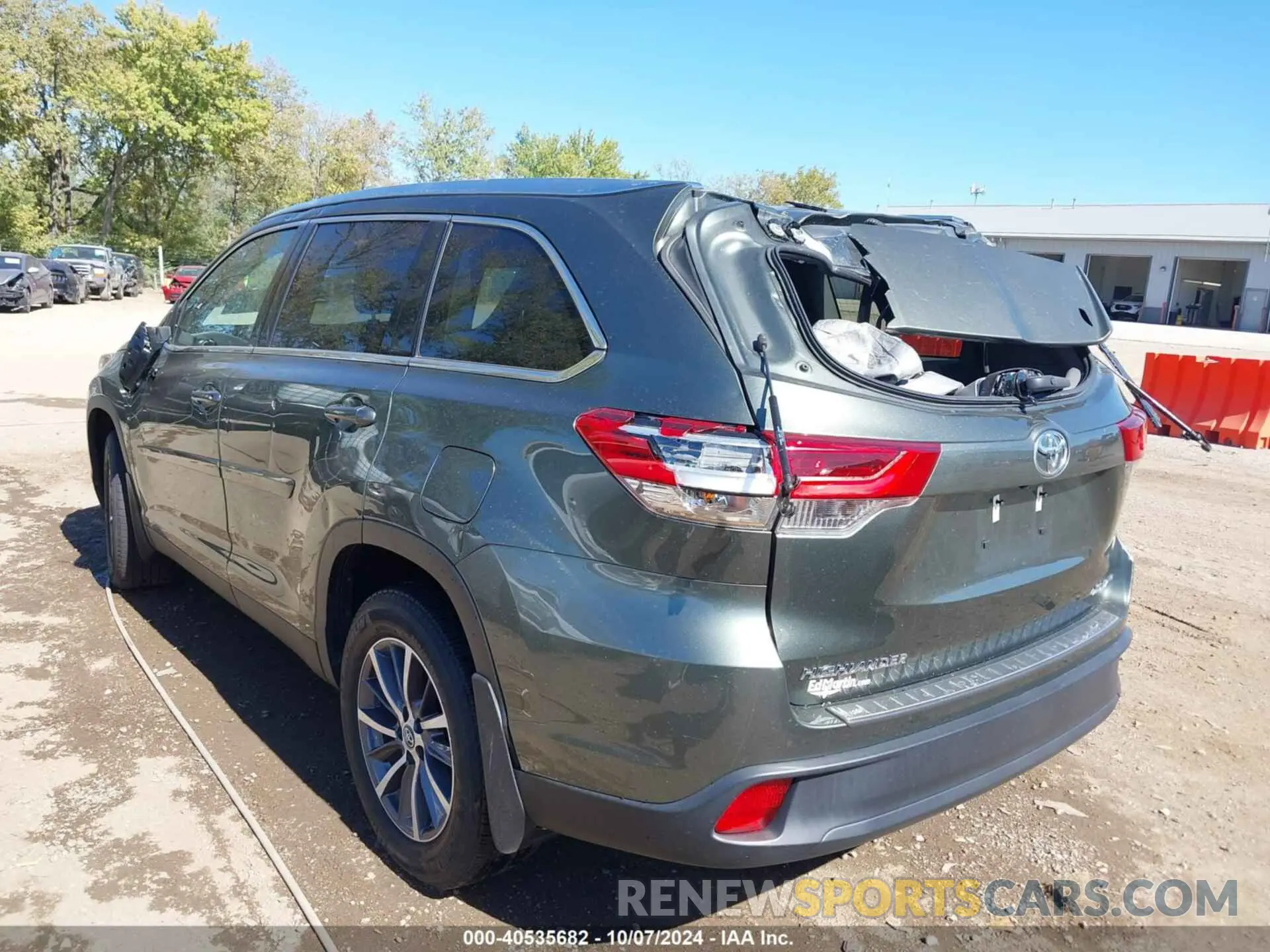 3 Photograph of a damaged car 5TDJZRFH1KS971956 TOYOTA HIGHLANDER 2019