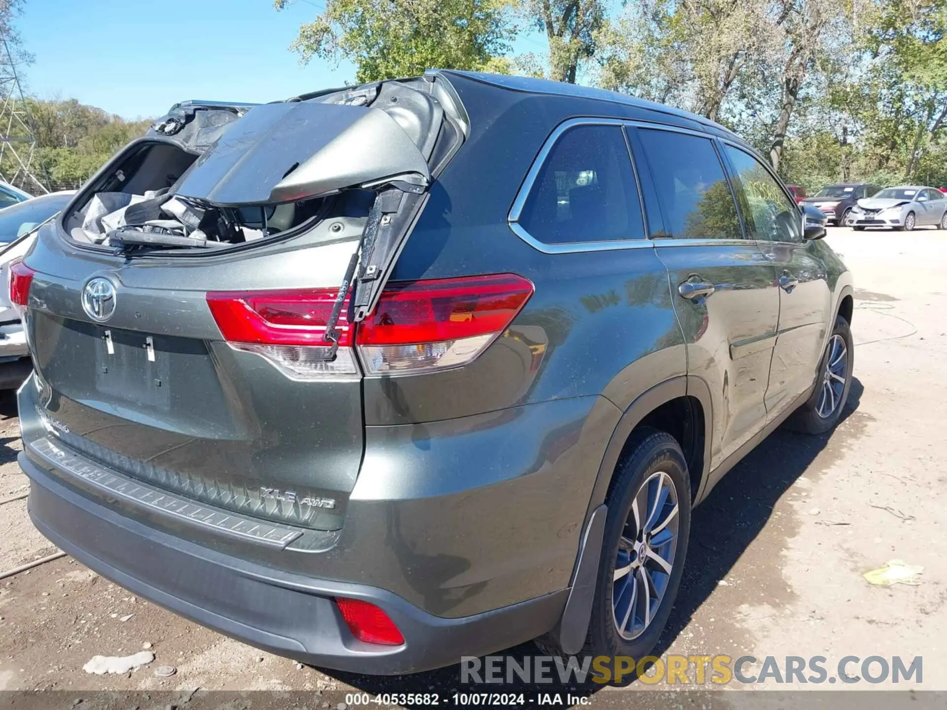 4 Photograph of a damaged car 5TDJZRFH1KS971956 TOYOTA HIGHLANDER 2019