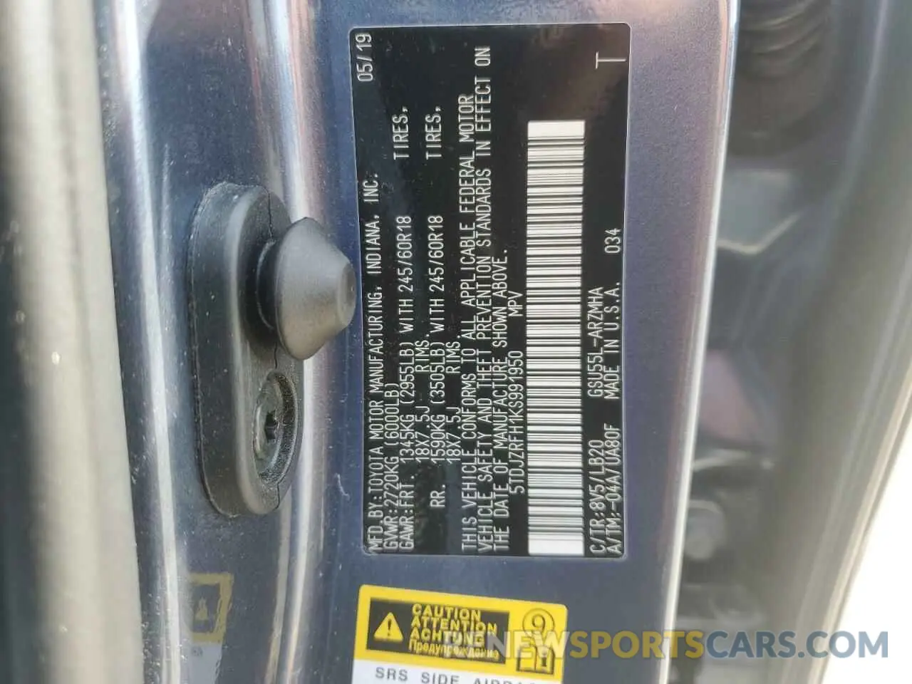 12 Photograph of a damaged car 5TDJZRFH1KS991950 TOYOTA HIGHLANDER 2019