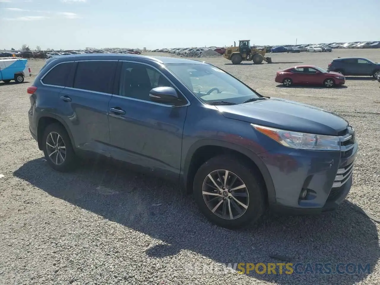 4 Photograph of a damaged car 5TDJZRFH1KS991950 TOYOTA HIGHLANDER 2019