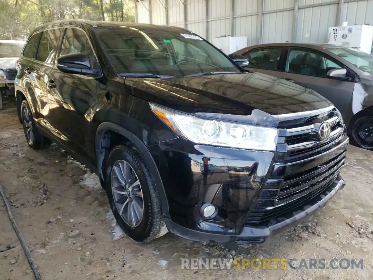 1 Photograph of a damaged car 5TDJZRFH2KS569573 TOYOTA HIGHLANDER 2019