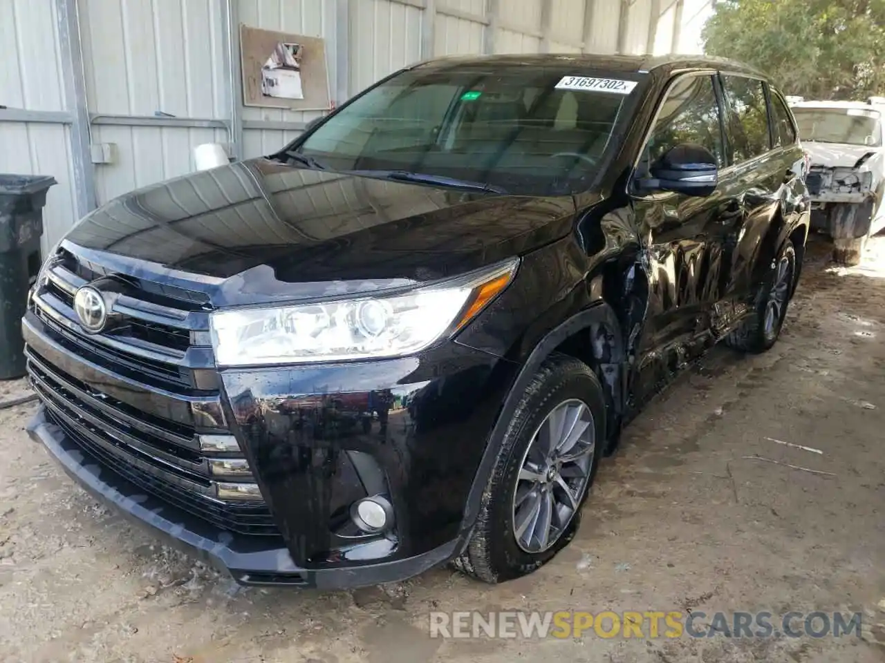 2 Photograph of a damaged car 5TDJZRFH2KS569573 TOYOTA HIGHLANDER 2019