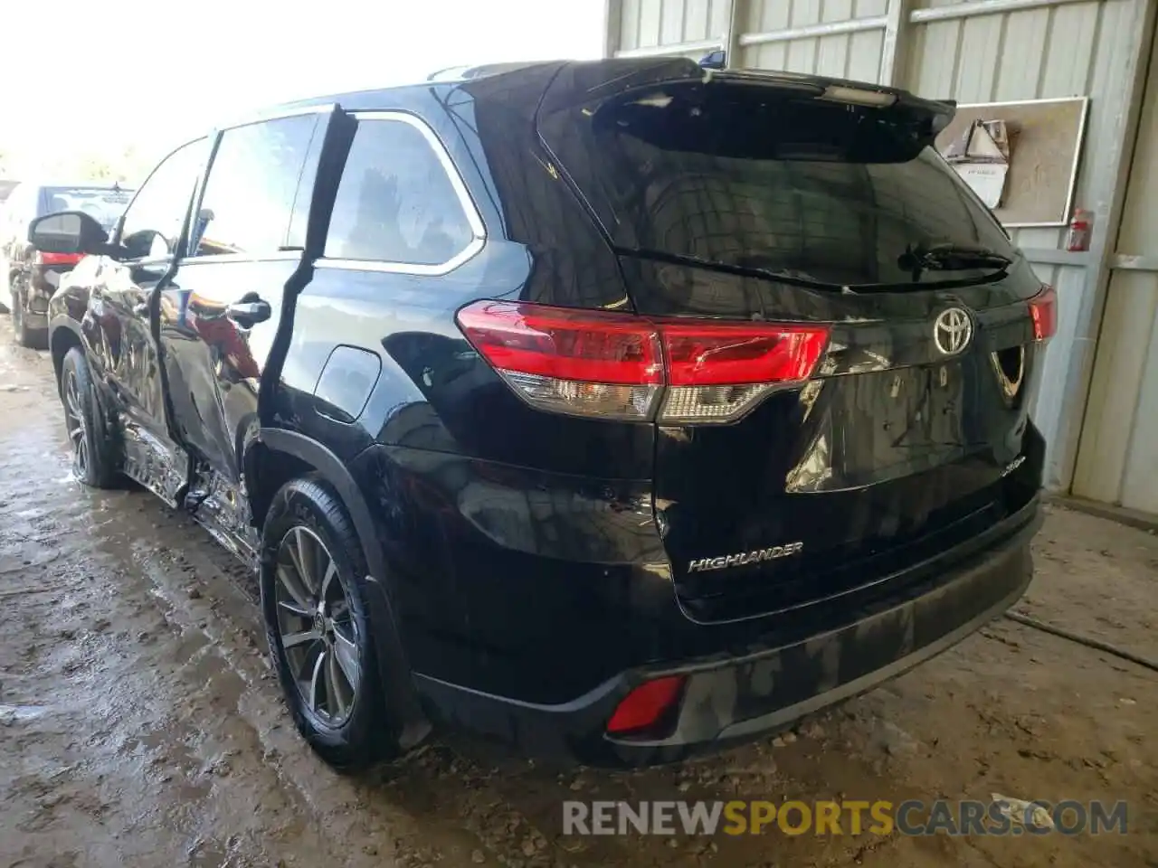 3 Photograph of a damaged car 5TDJZRFH2KS569573 TOYOTA HIGHLANDER 2019