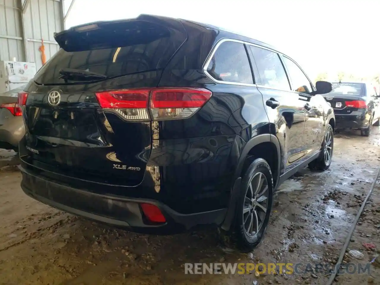 4 Photograph of a damaged car 5TDJZRFH2KS569573 TOYOTA HIGHLANDER 2019