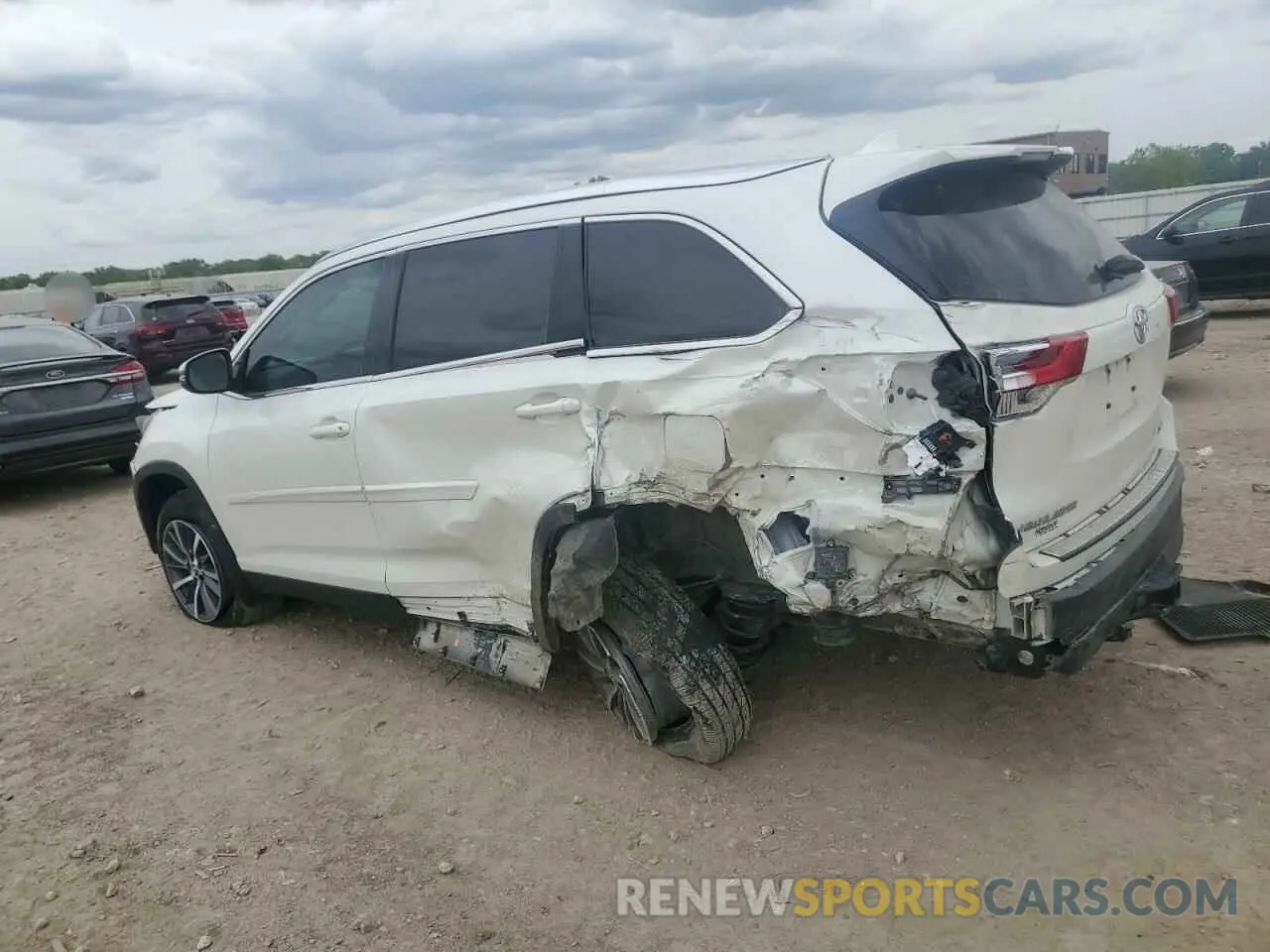 2 Photograph of a damaged car 5TDJZRFH2KS570786 TOYOTA HIGHLANDER 2019
