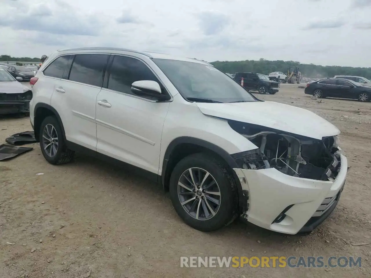 4 Photograph of a damaged car 5TDJZRFH2KS570786 TOYOTA HIGHLANDER 2019