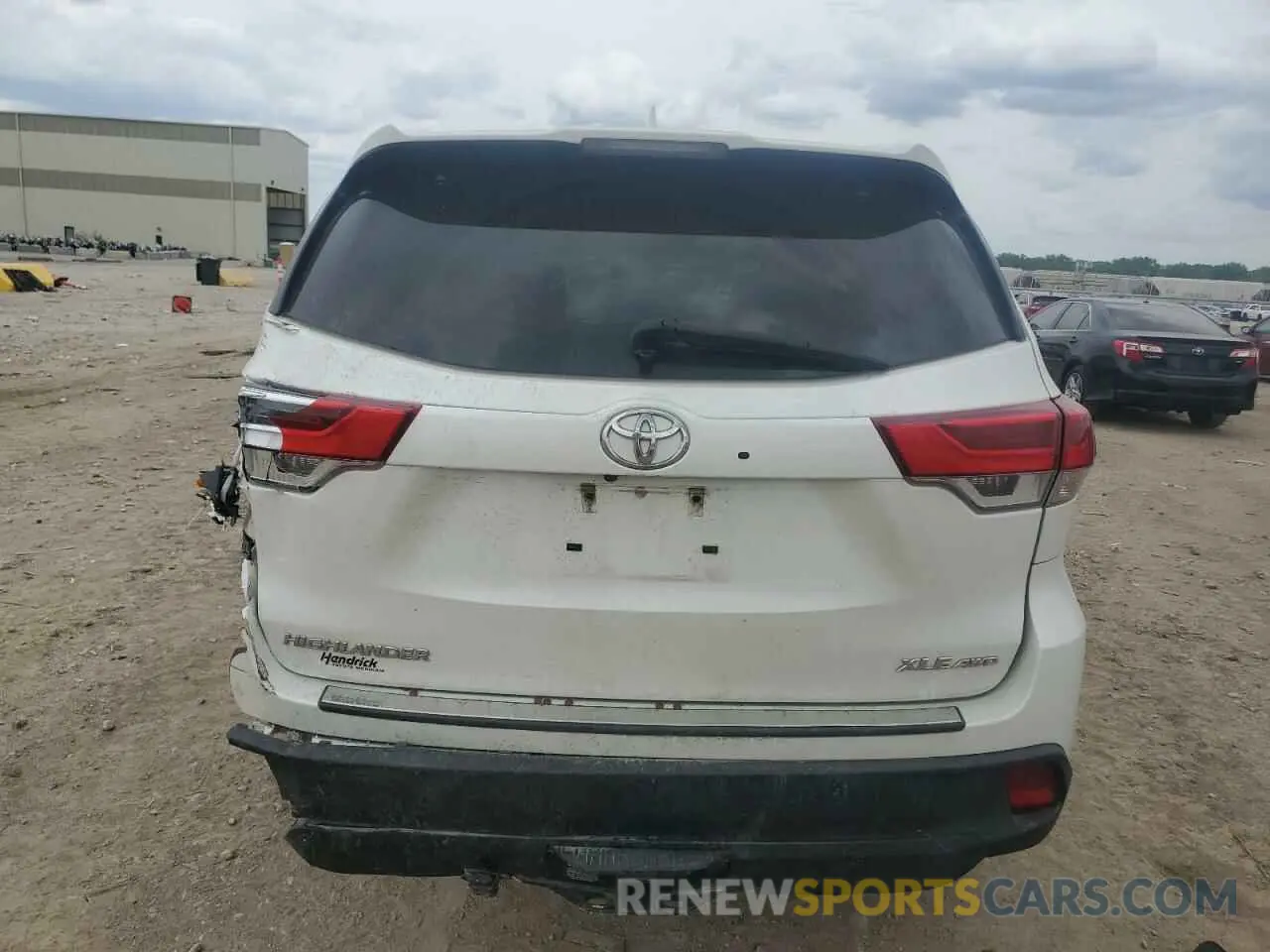 6 Photograph of a damaged car 5TDJZRFH2KS570786 TOYOTA HIGHLANDER 2019