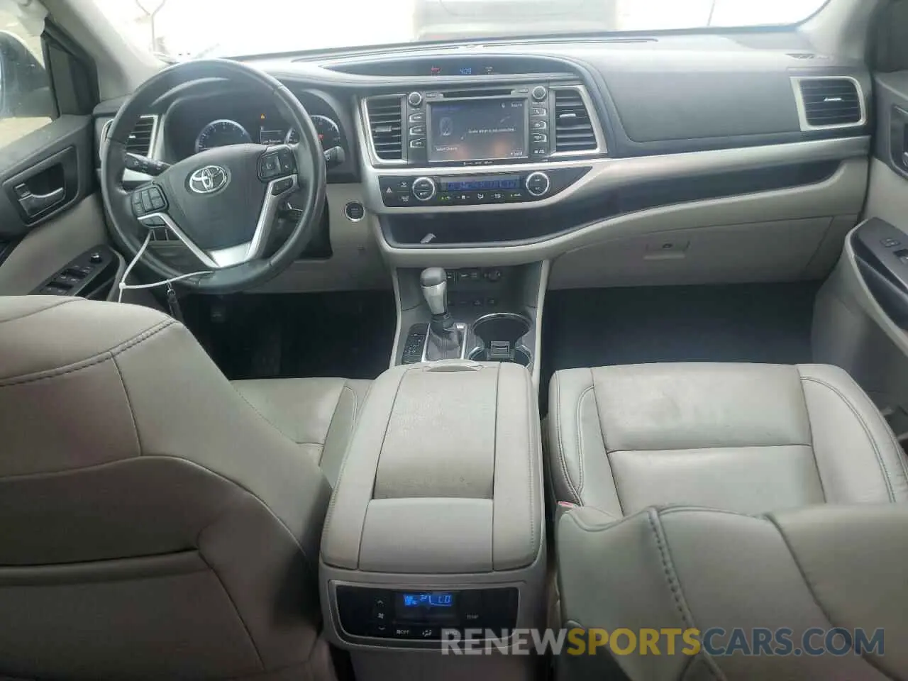 8 Photograph of a damaged car 5TDJZRFH2KS570786 TOYOTA HIGHLANDER 2019