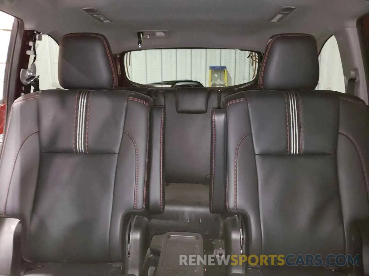10 Photograph of a damaged car 5TDJZRFH2KS571288 TOYOTA HIGHLANDER 2019