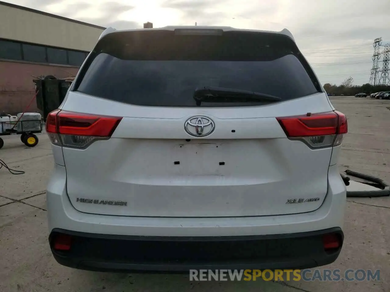 6 Photograph of a damaged car 5TDJZRFH2KS571291 TOYOTA HIGHLANDER 2019