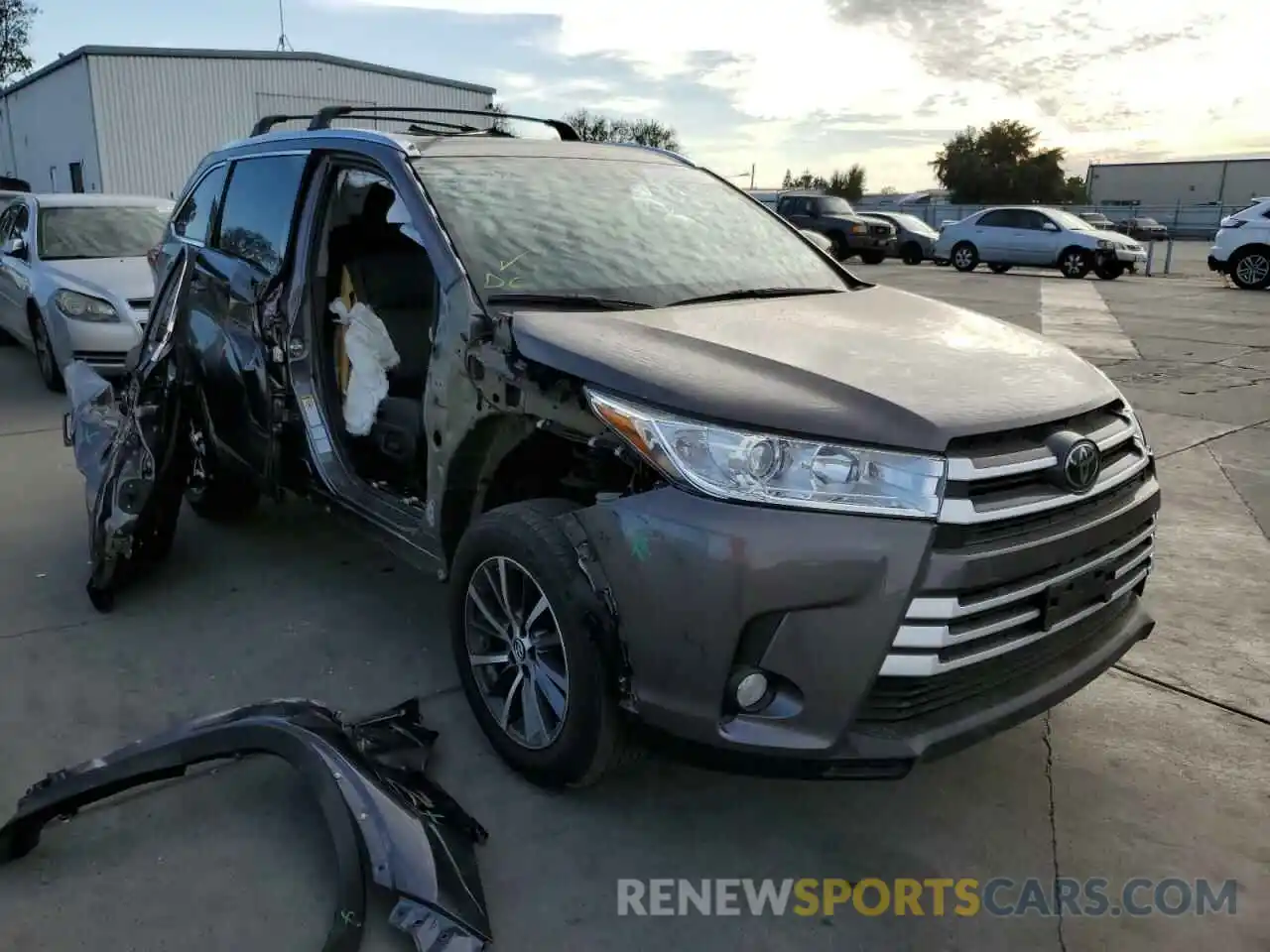 1 Photograph of a damaged car 5TDJZRFH2KS571680 TOYOTA HIGHLANDER 2019