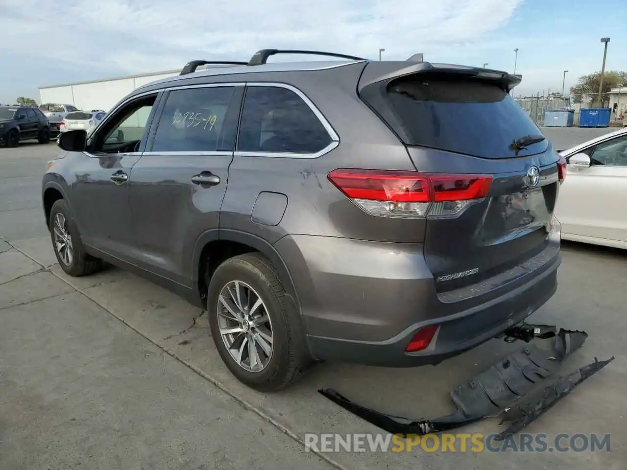 3 Photograph of a damaged car 5TDJZRFH2KS571680 TOYOTA HIGHLANDER 2019