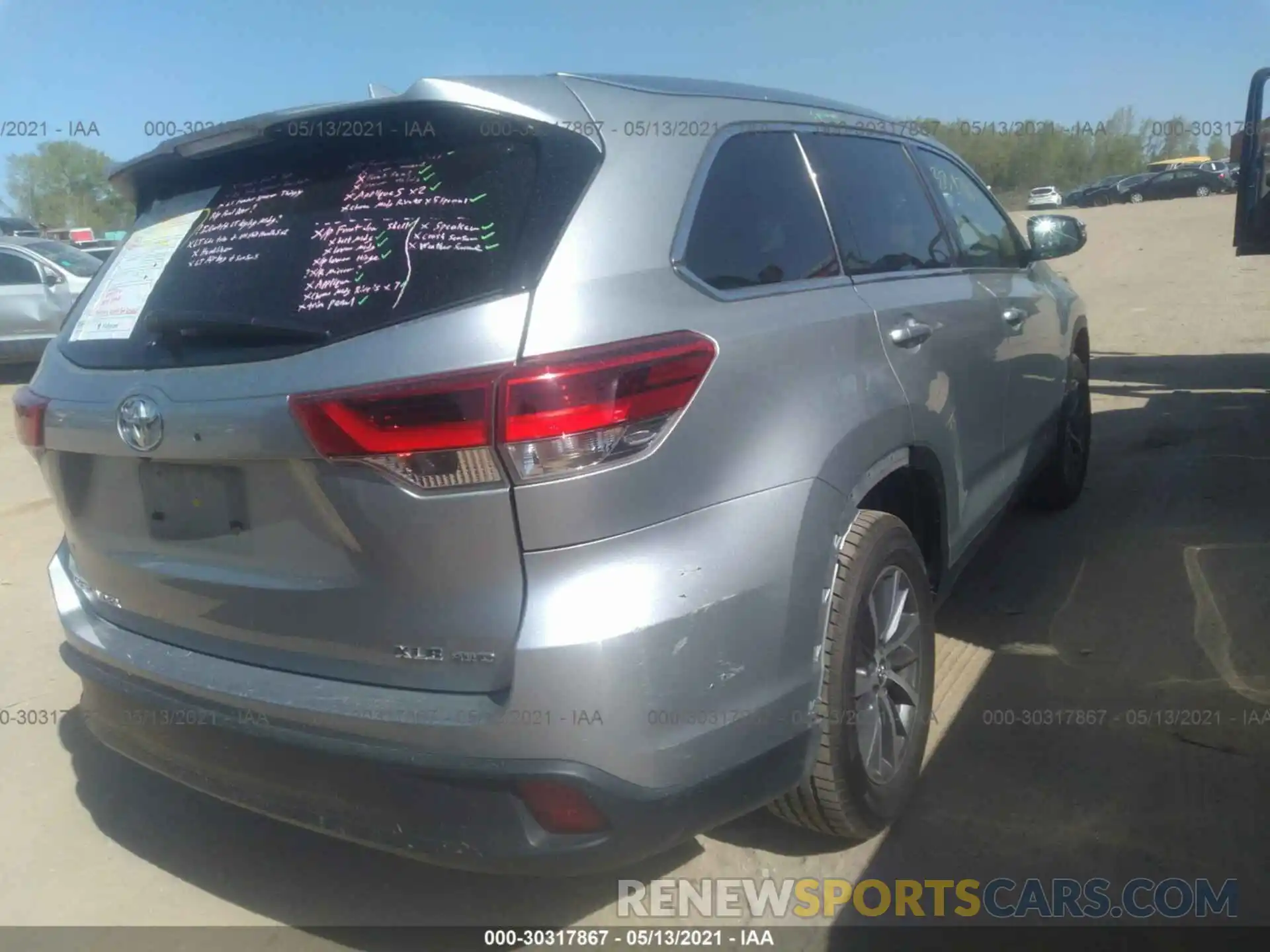 4 Photograph of a damaged car 5TDJZRFH2KS572781 TOYOTA HIGHLANDER 2019