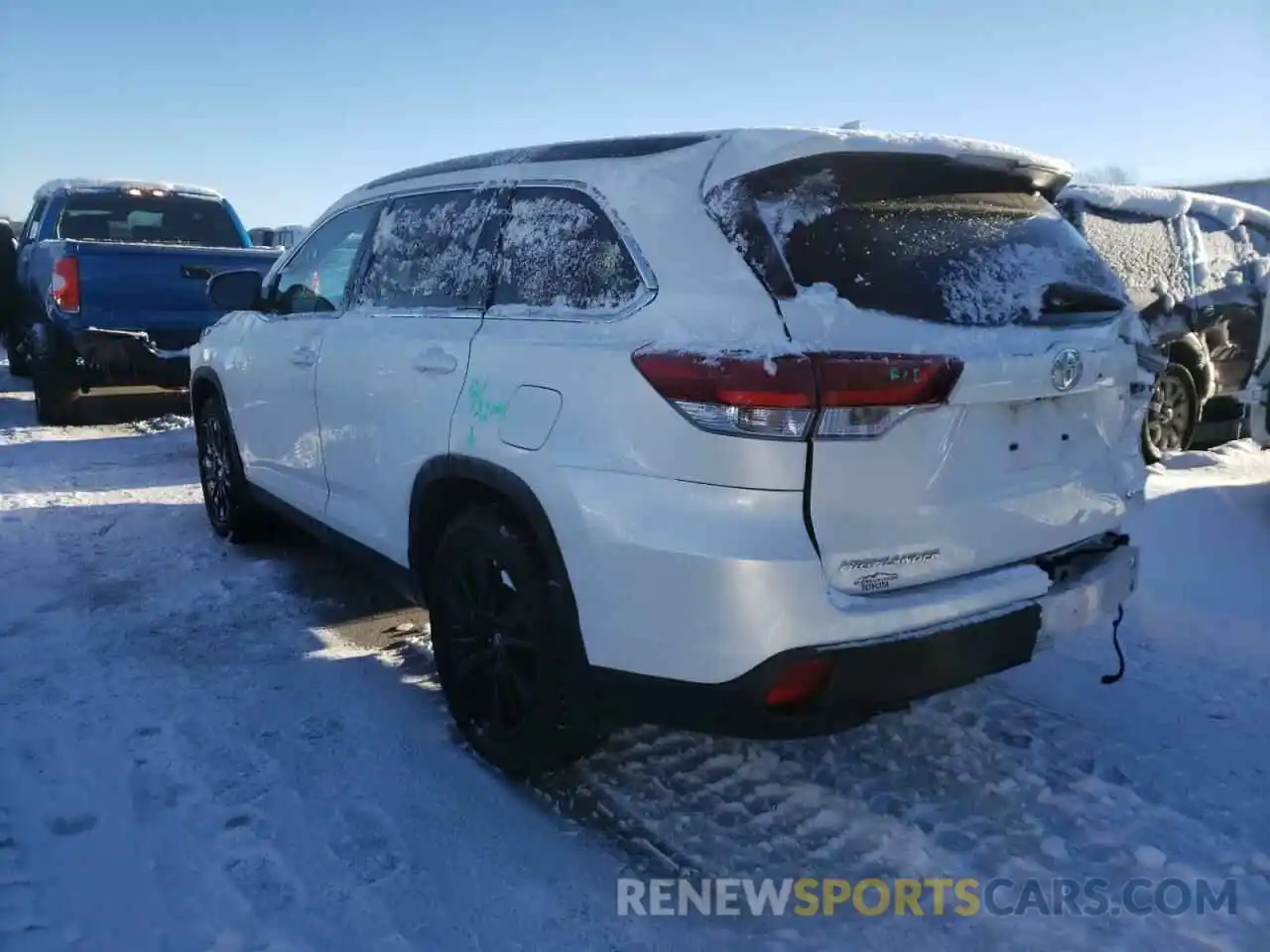 3 Photograph of a damaged car 5TDJZRFH2KS573543 TOYOTA HIGHLANDER 2019