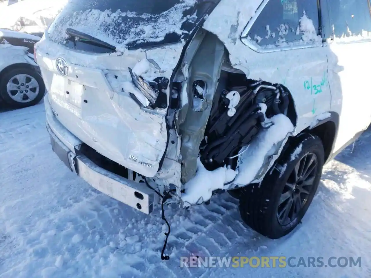 9 Photograph of a damaged car 5TDJZRFH2KS573543 TOYOTA HIGHLANDER 2019