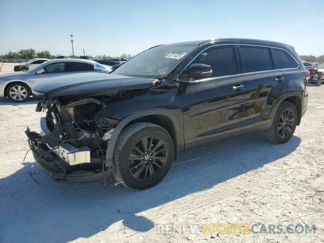 1 Photograph of a damaged car 5TDJZRFH2KS576815 TOYOTA HIGHLANDER 2019