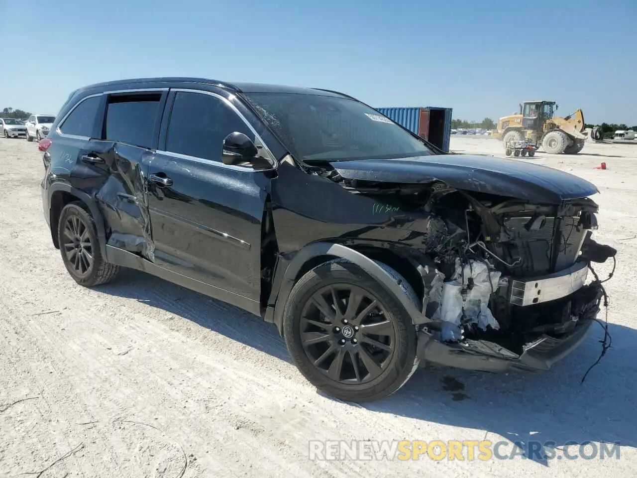 4 Photograph of a damaged car 5TDJZRFH2KS576815 TOYOTA HIGHLANDER 2019
