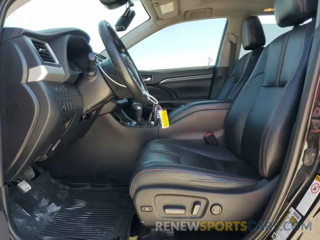 7 Photograph of a damaged car 5TDJZRFH2KS576815 TOYOTA HIGHLANDER 2019