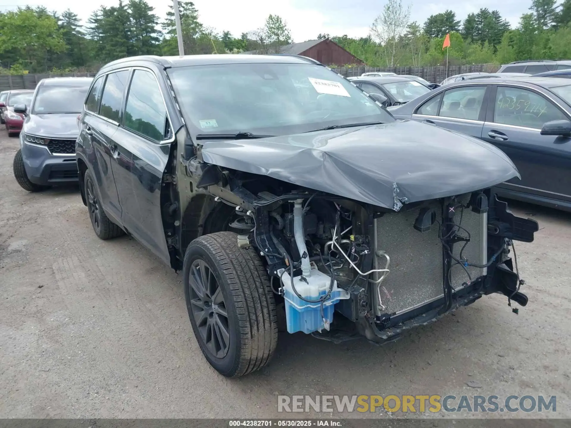 1 Photograph of a damaged car 5TDJZRFH2KS580363 TOYOTA HIGHLANDER 2019