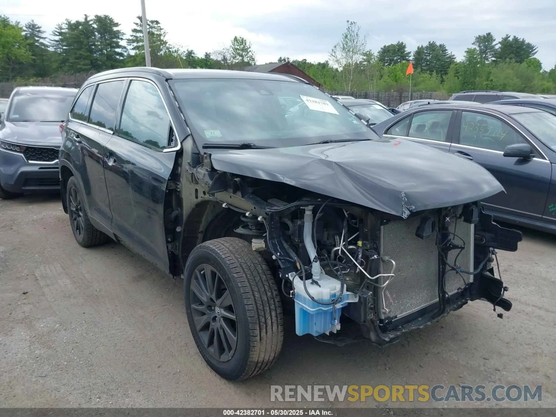 13 Photograph of a damaged car 5TDJZRFH2KS580363 TOYOTA HIGHLANDER 2019