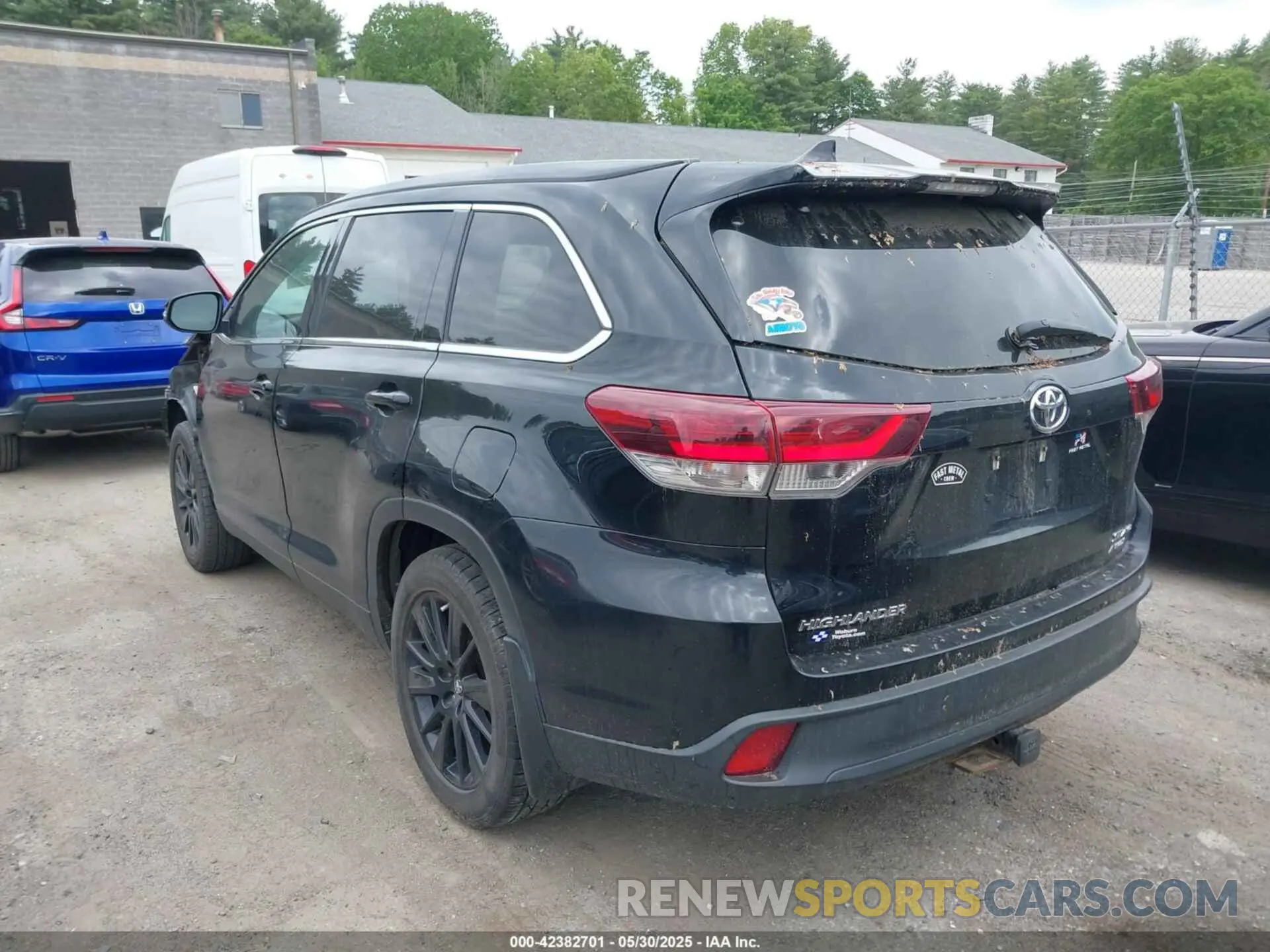 14 Photograph of a damaged car 5TDJZRFH2KS580363 TOYOTA HIGHLANDER 2019