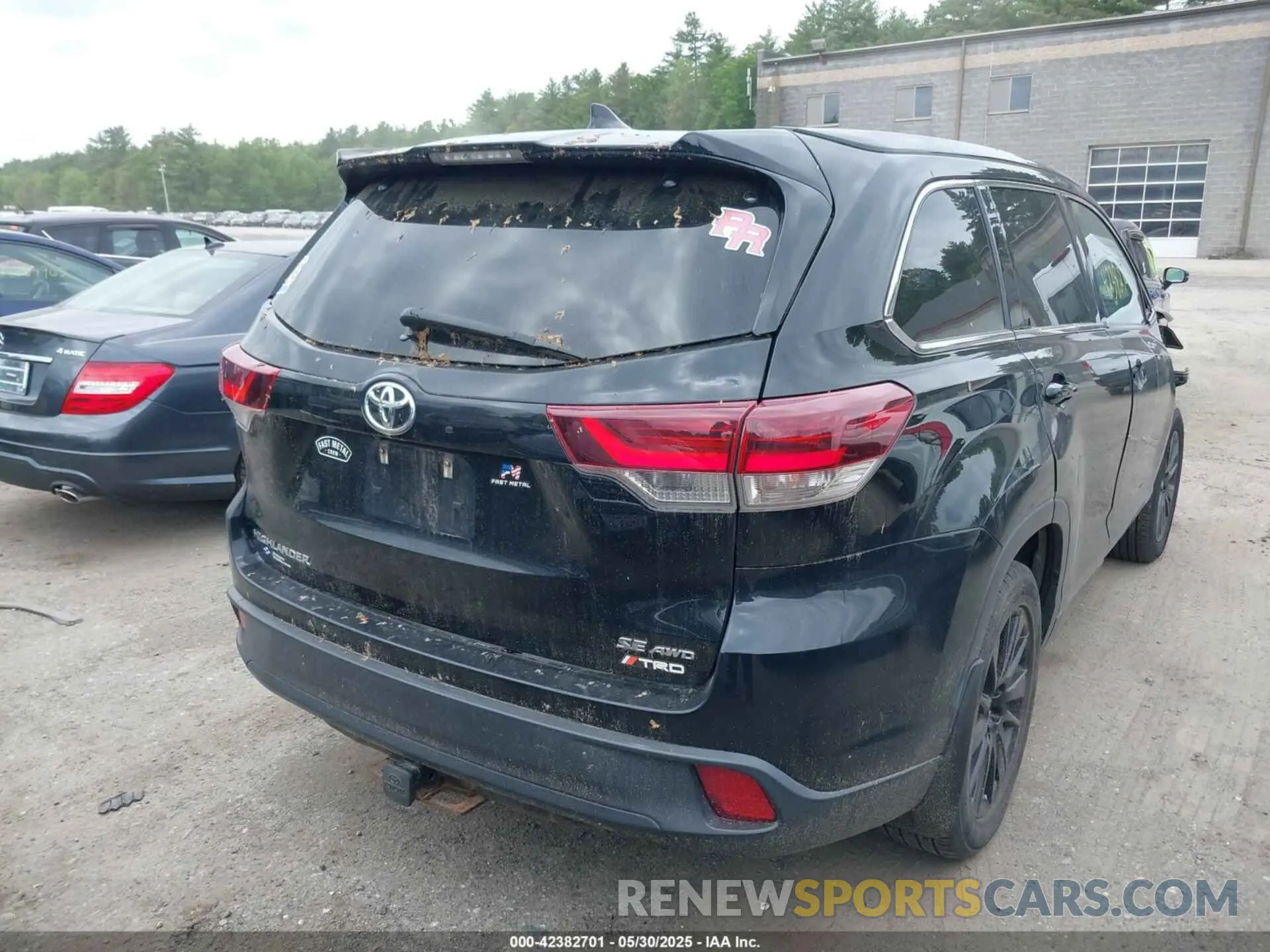 16 Photograph of a damaged car 5TDJZRFH2KS580363 TOYOTA HIGHLANDER 2019