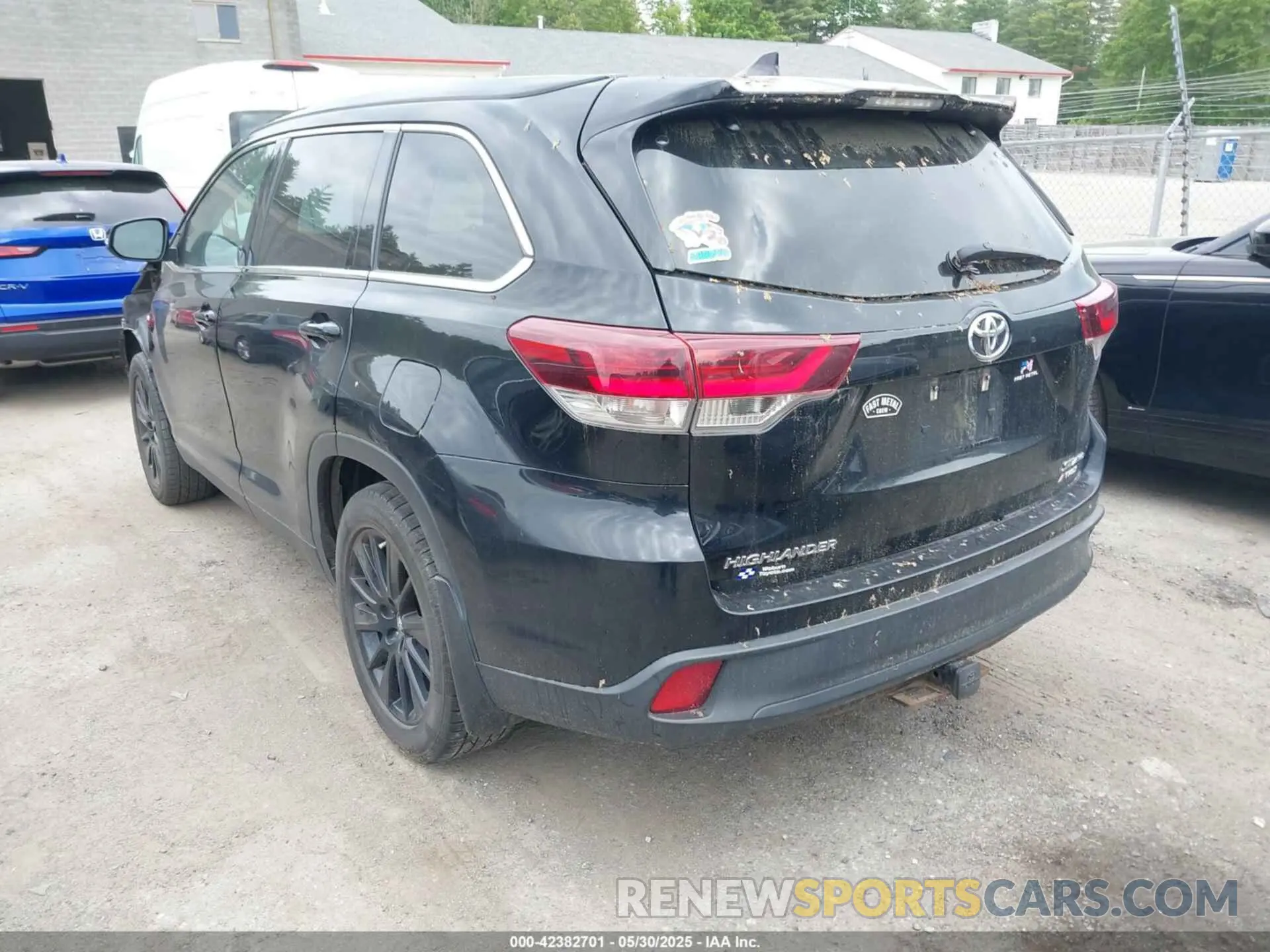 3 Photograph of a damaged car 5TDJZRFH2KS580363 TOYOTA HIGHLANDER 2019