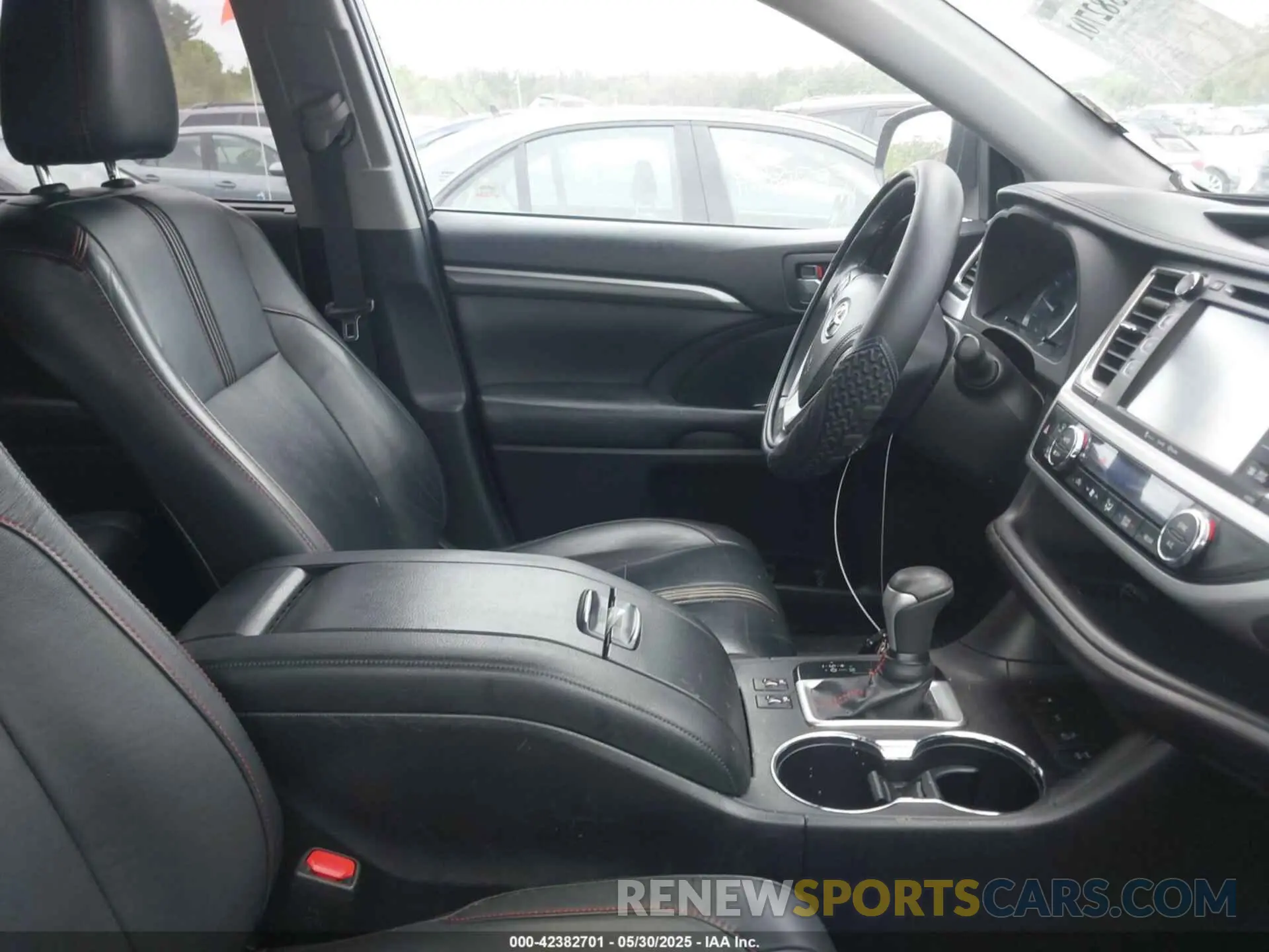 5 Photograph of a damaged car 5TDJZRFH2KS580363 TOYOTA HIGHLANDER 2019