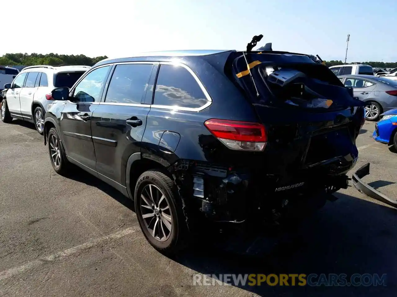 3 Photograph of a damaged car 5TDJZRFH2KS583778 TOYOTA HIGHLANDER 2019