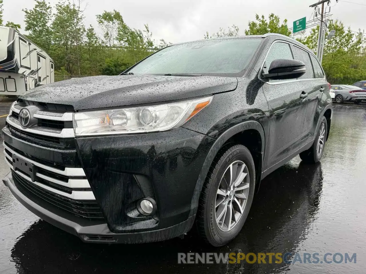 2 Photograph of a damaged car 5TDJZRFH2KS591654 TOYOTA HIGHLANDER 2019