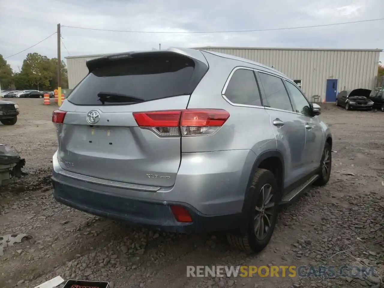 4 Photograph of a damaged car 5TDJZRFH2KS594618 TOYOTA HIGHLANDER 2019