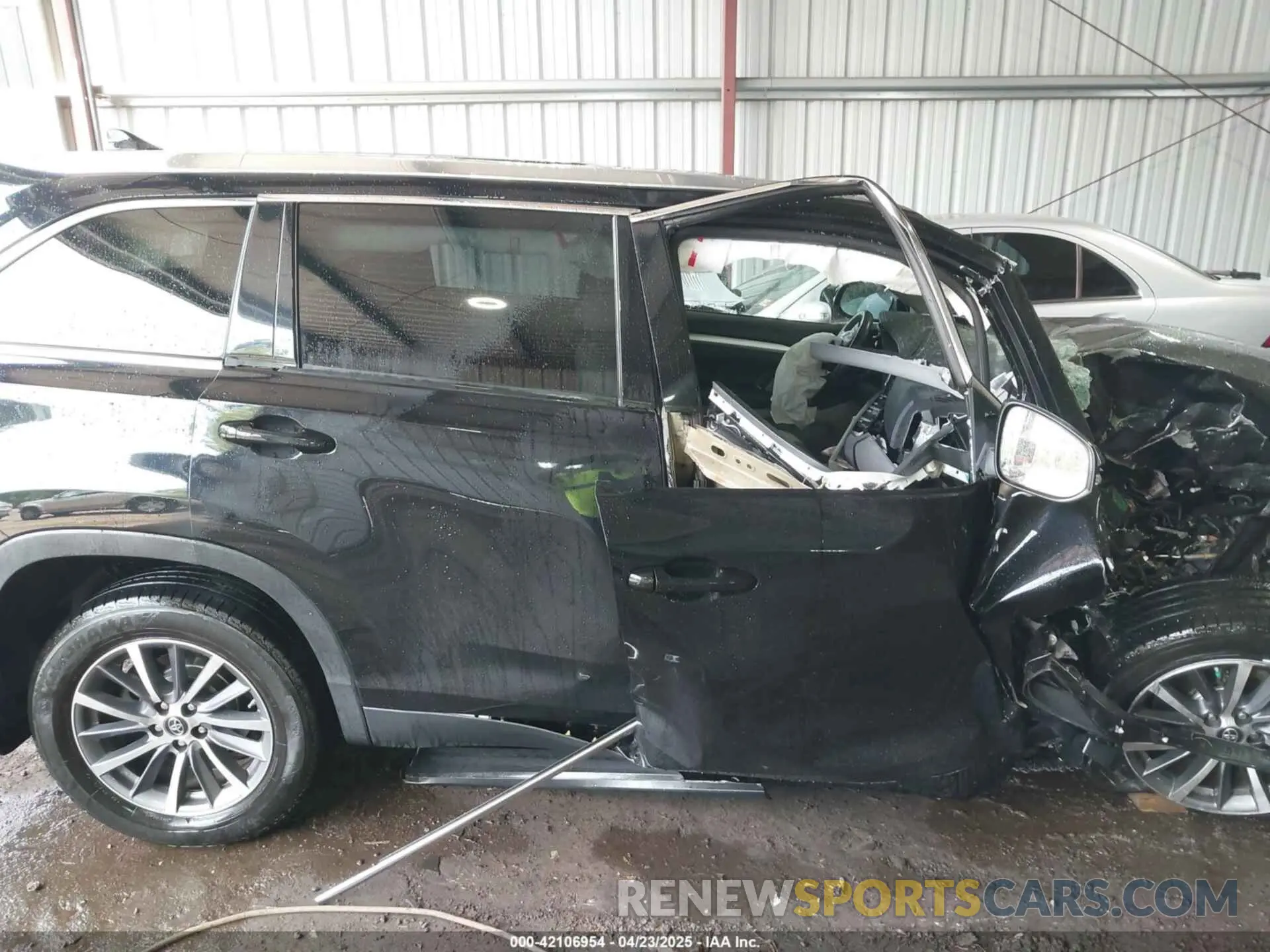 13 Photograph of a damaged car 5TDJZRFH2KS594988 TOYOTA HIGHLANDER 2019
