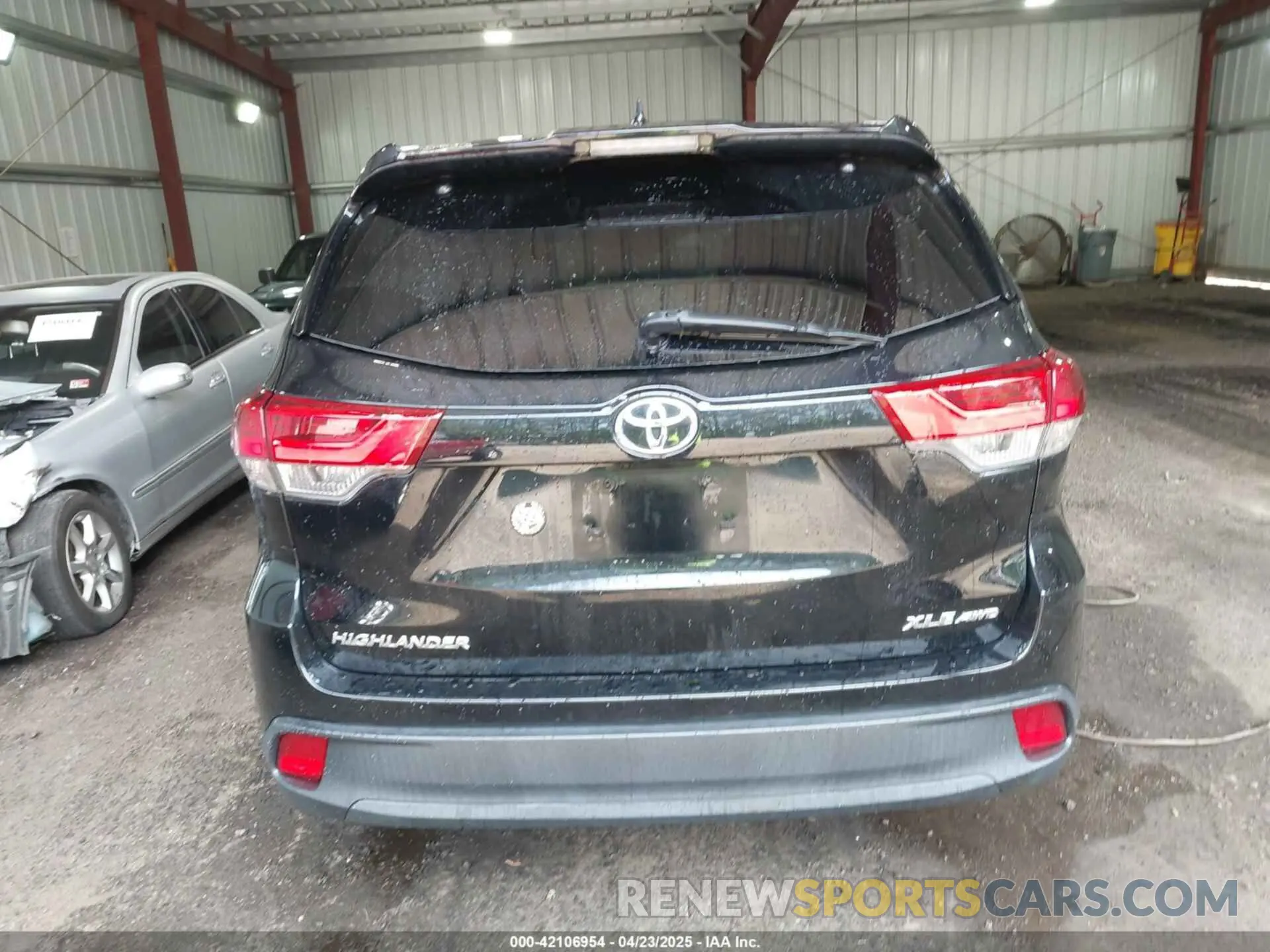 16 Photograph of a damaged car 5TDJZRFH2KS594988 TOYOTA HIGHLANDER 2019