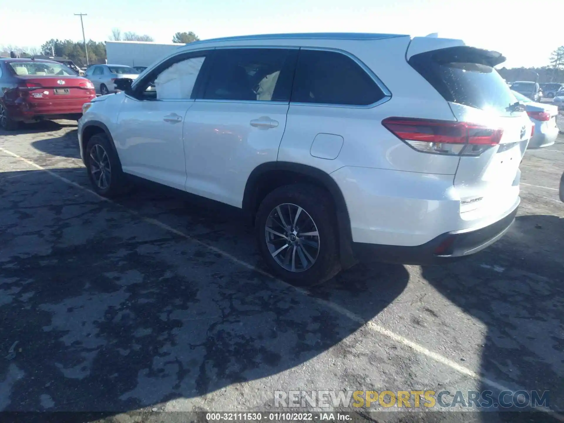 3 Photograph of a damaged car 5TDJZRFH2KS596370 TOYOTA HIGHLANDER 2019