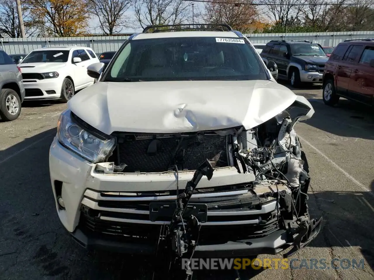 5 Photograph of a damaged car 5TDJZRFH2KS597941 TOYOTA HIGHLANDER 2019