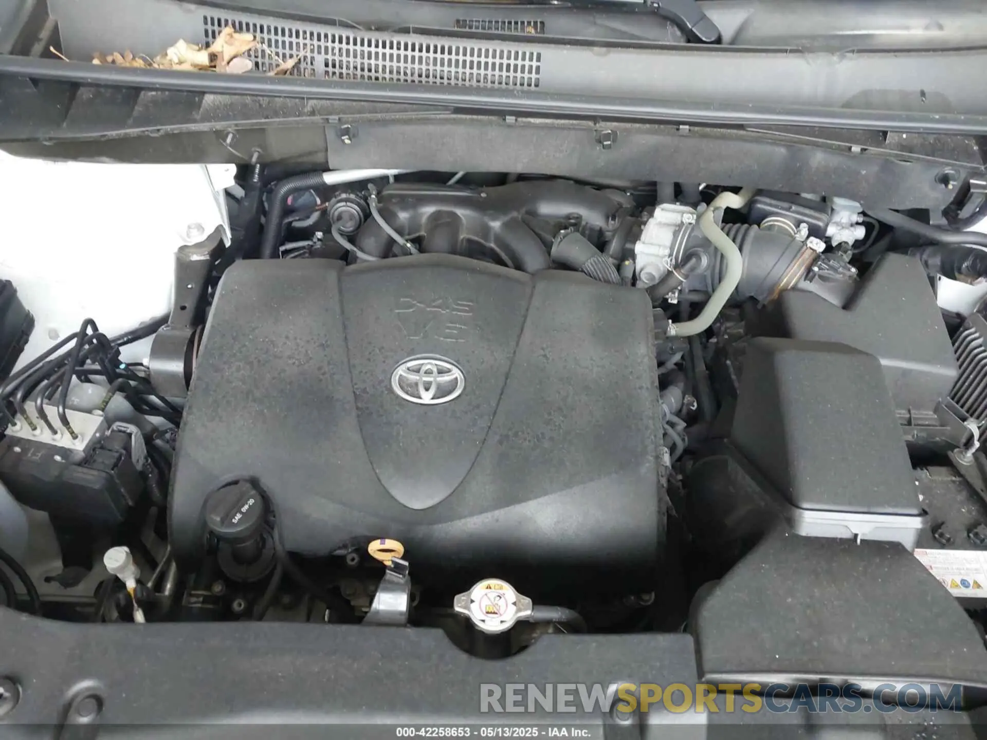 10 Photograph of a damaged car 5TDJZRFH2KS603608 TOYOTA HIGHLANDER 2019