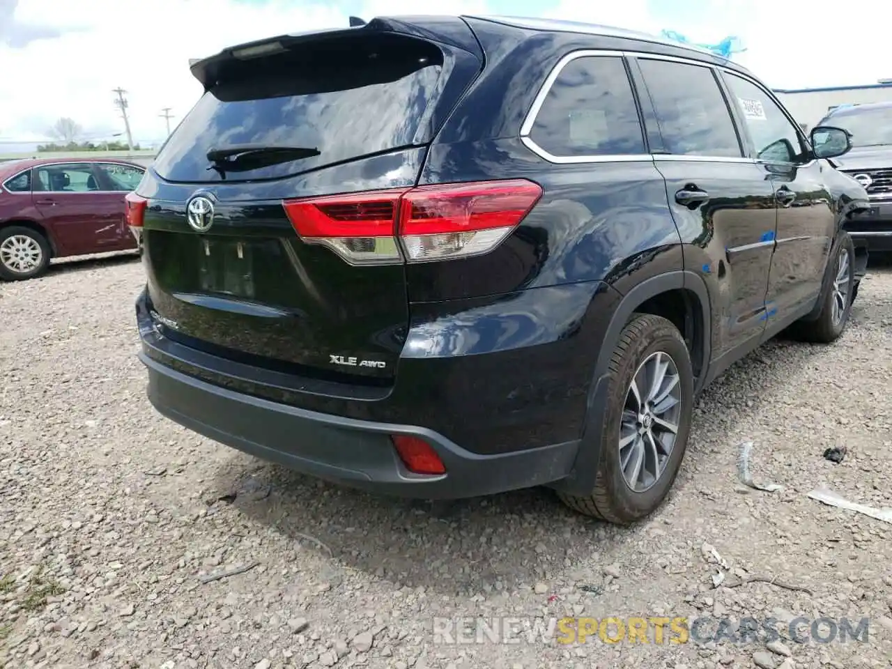 4 Photograph of a damaged car 5TDJZRFH2KS613460 TOYOTA HIGHLANDER 2019