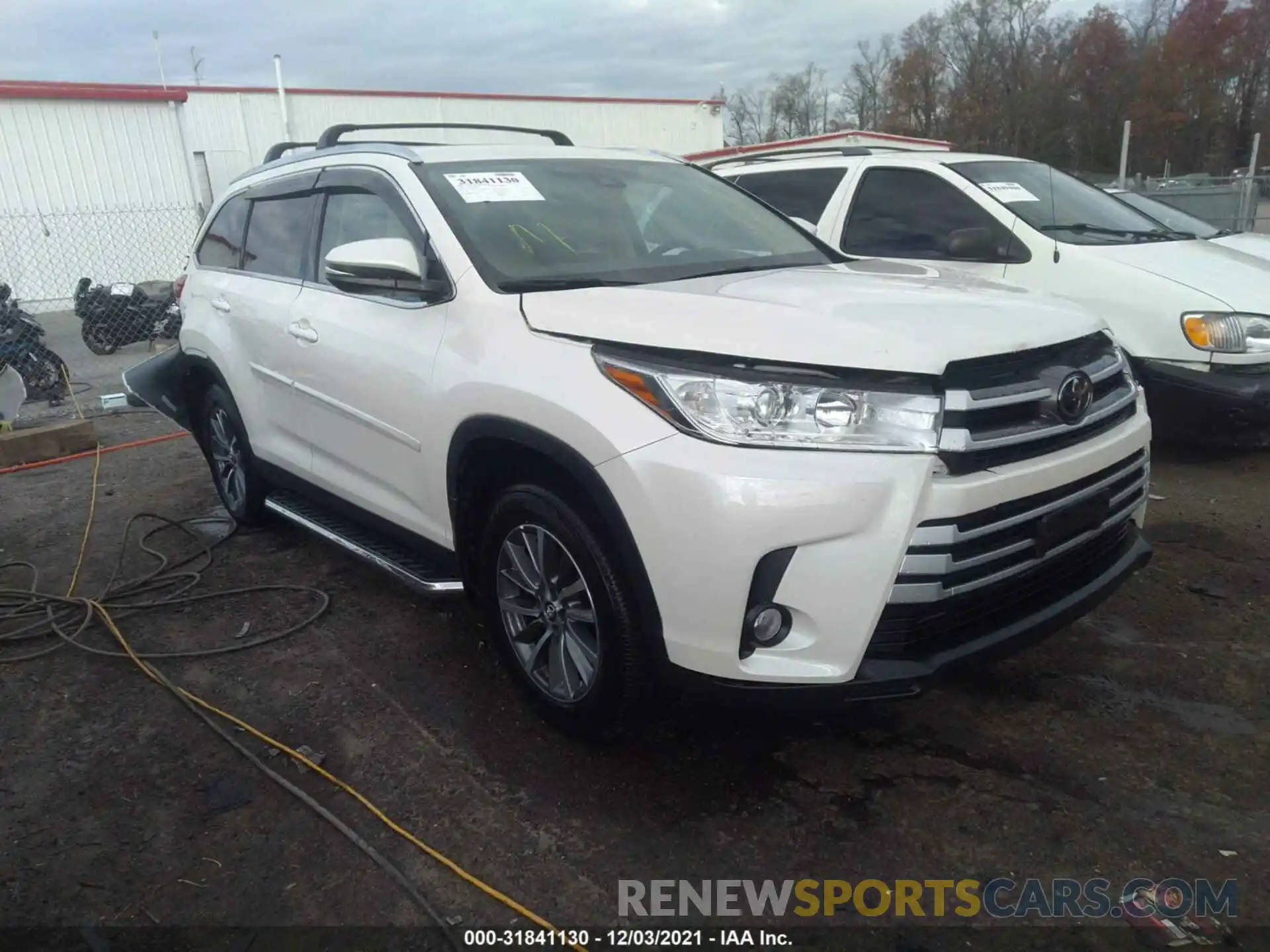 1 Photograph of a damaged car 5TDJZRFH2KS613748 TOYOTA HIGHLANDER 2019