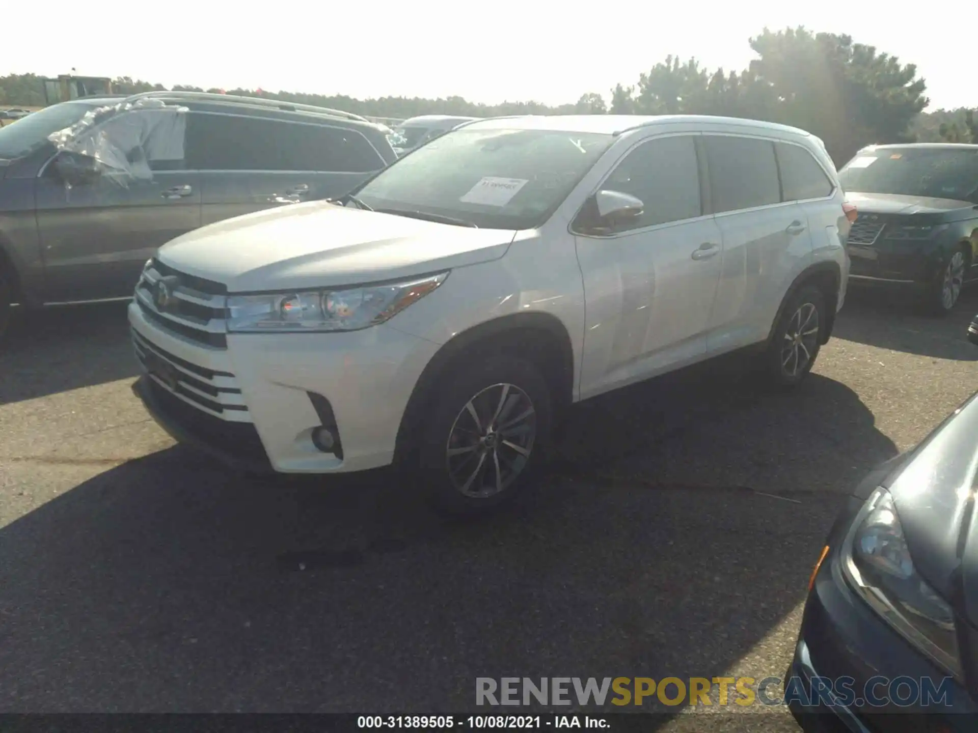 2 Photograph of a damaged car 5TDJZRFH2KS614270 TOYOTA HIGHLANDER 2019