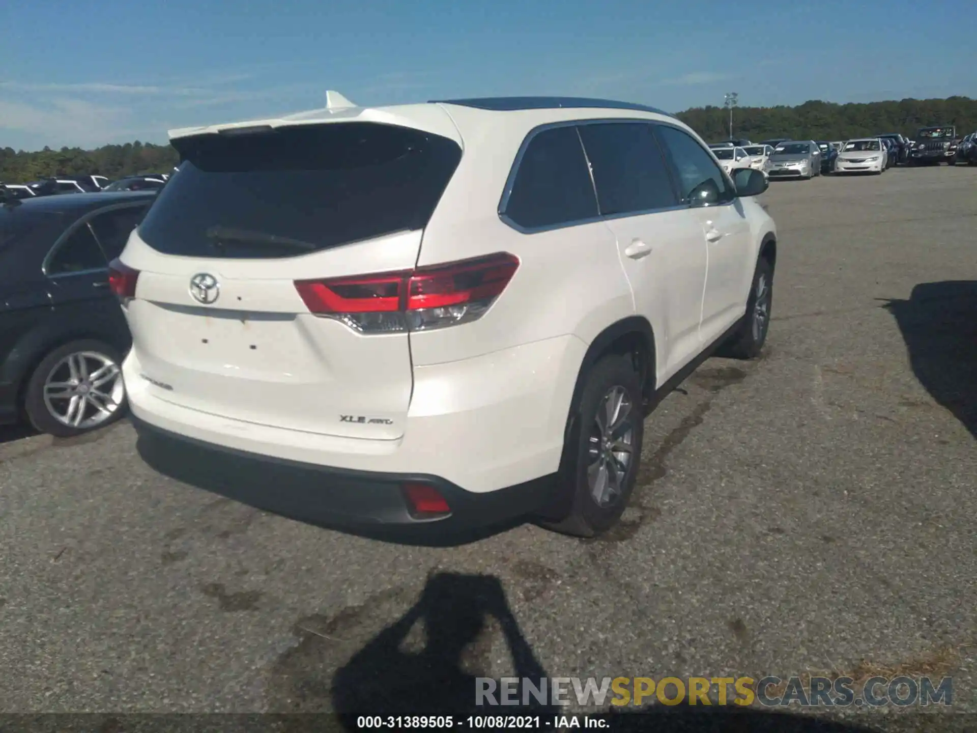 4 Photograph of a damaged car 5TDJZRFH2KS614270 TOYOTA HIGHLANDER 2019