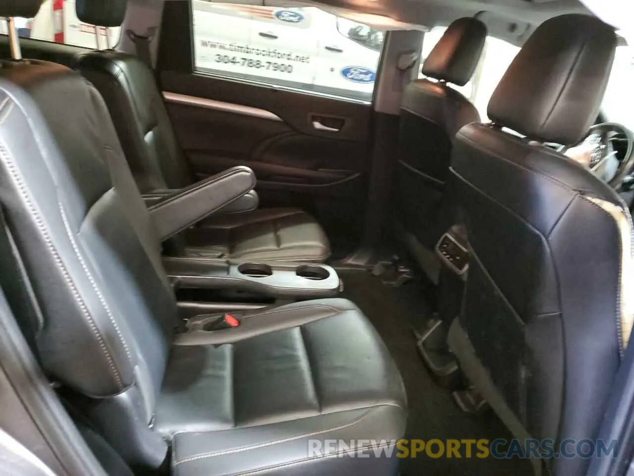 11 Photograph of a damaged car 5TDJZRFH2KS614866 TOYOTA HIGHLANDER 2019